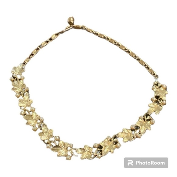Vintage Lisner Maple Leaf Faux Pearl Necklace Open Work GoldTone - Picture 1 of 12